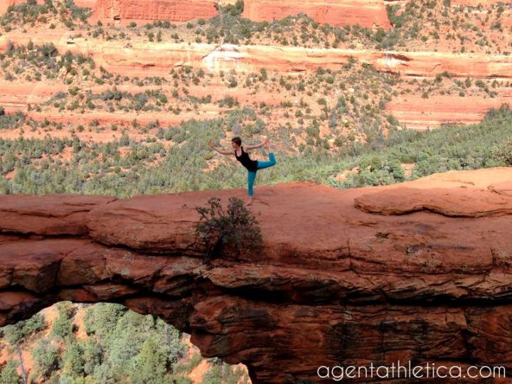 sedona-red-rocks-wunder-under-crops-dancers-pose