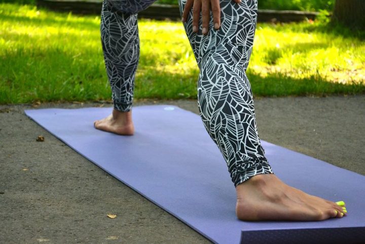 pretty-palm-rolldown-wunder-under-pants-detail