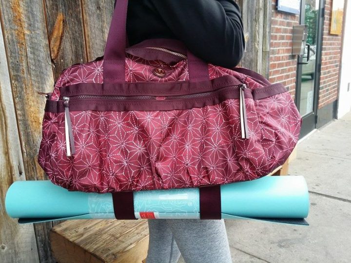 lululemon-bordeaux-drama-sashico-star-gym-win-duffel