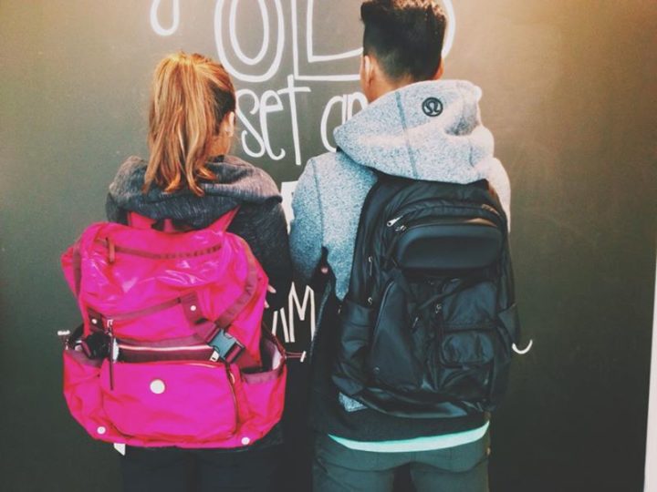 lululemon-traveling-yogini-rucksack-bumble-berry