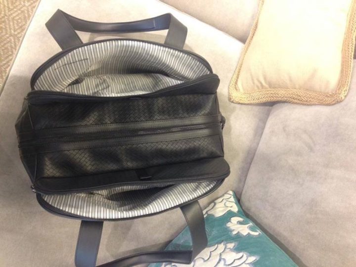 lululemon-two-times-yogi-bag-black-interior
