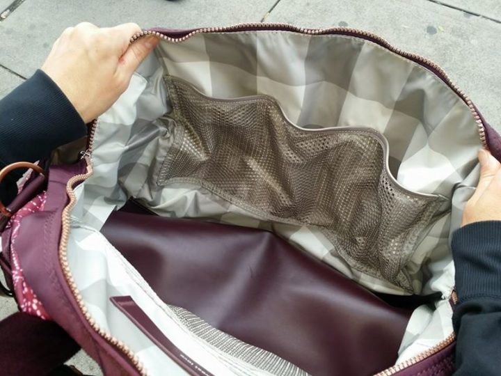 lululemon-bordeaux-drama-sashico-star-gym-win-duffel-interior