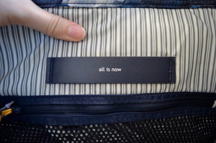 lululemon-traveling-yogini-rucksack-inky-floral-inkwell-interior