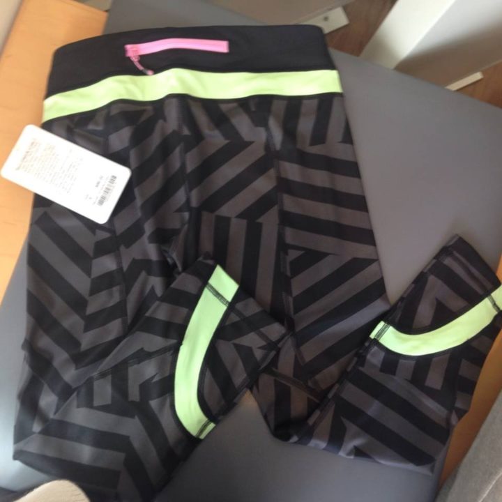 lululemon-seawheeze-2014-zig-zag-black-soot-pattern-inspire-crops