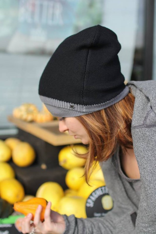 Lululemon black on the go toque