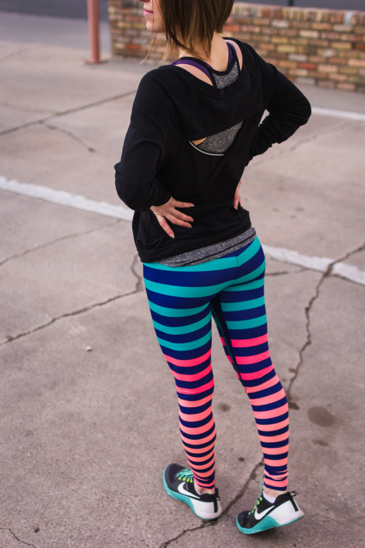 Cut-out pullover and bold stripes for the gym