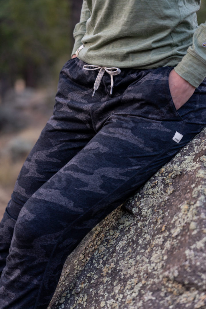 nike swoosh logo cuffed joggers in black