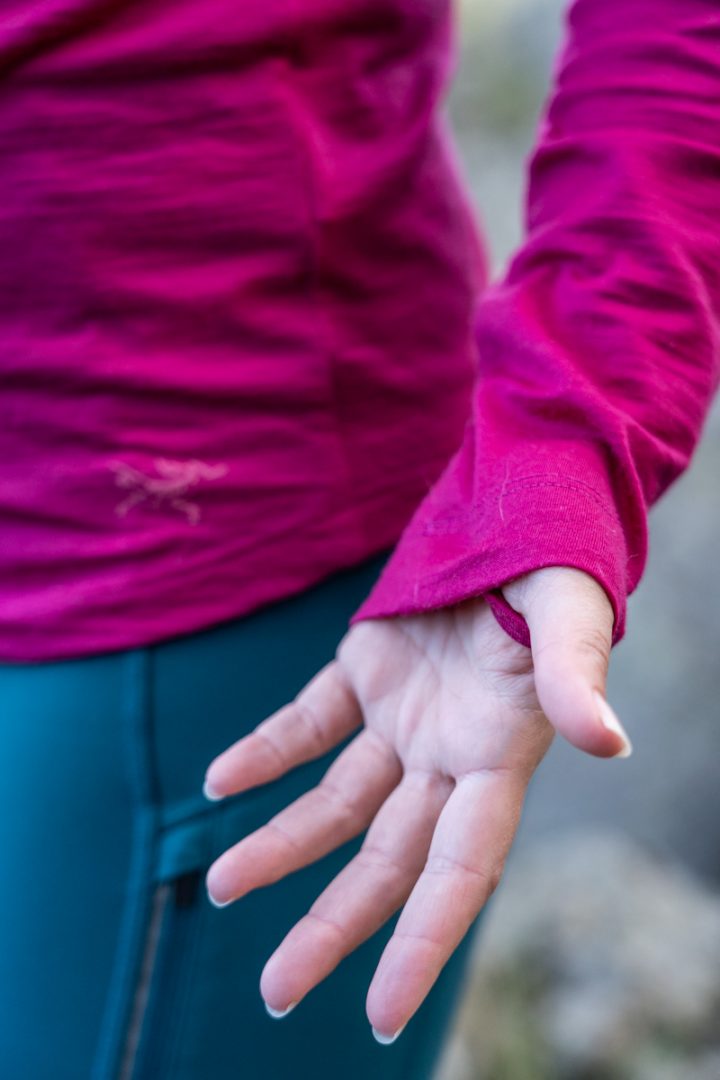 Arc'teryx Lana merino long sleeve: thumb loops